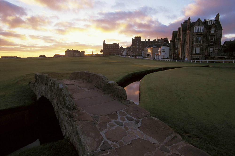 Célèbre pont sur le parcours du Old Course à St Andrews