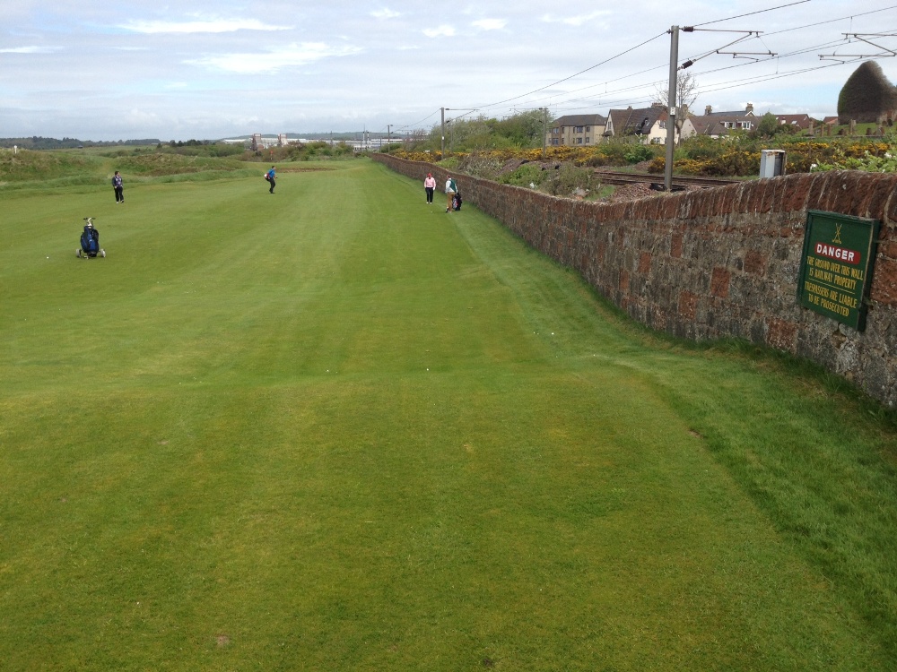 Golfeurs sur le fairway sur le parcours de Prestwick