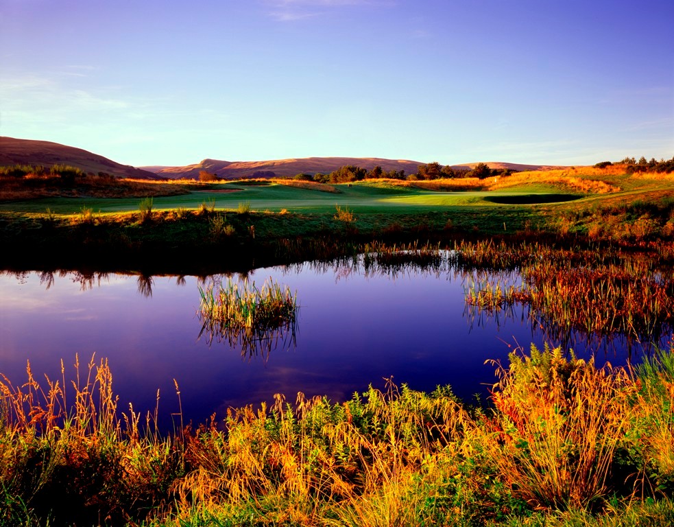 Large green et obstacle d'eau sur le parcours PGA Centenary de Gleneagles
