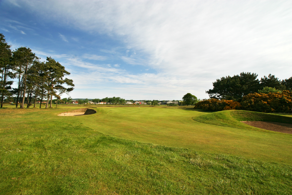 Large green sur le parcours Burnside de Carnoustie