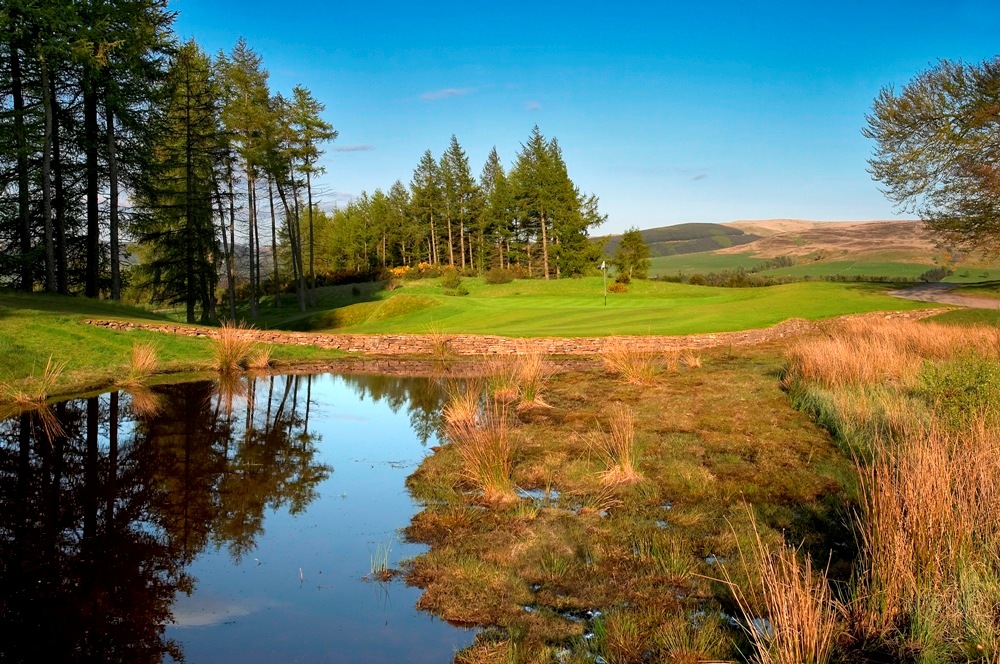 Green et obstacle d'eau sur le parcours PGA Centenary de Gleneagles
