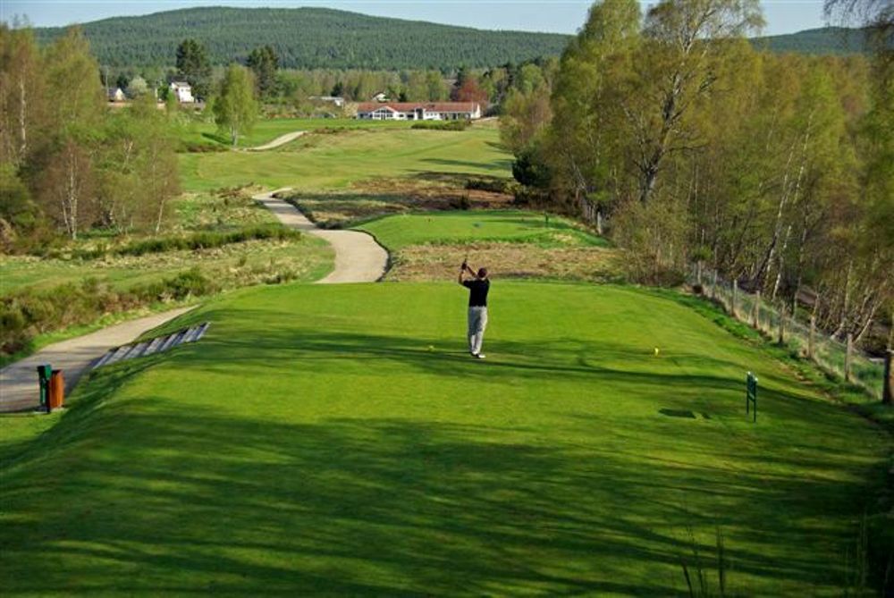 Golfeur au départ sur le parcours de Boat of Garten 