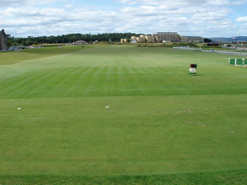 Départ du 1 du golf Old Course à St Andrews en Ecosse