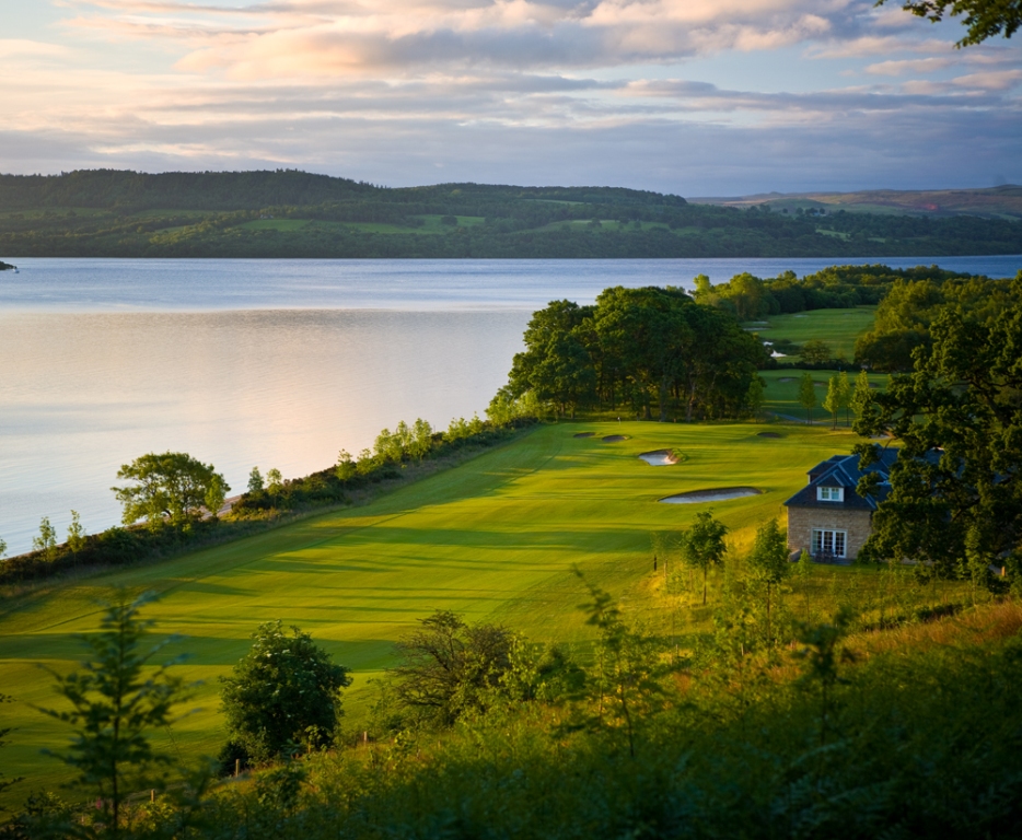 Large fairway sur le parcours The Carrick de Loch Lomond