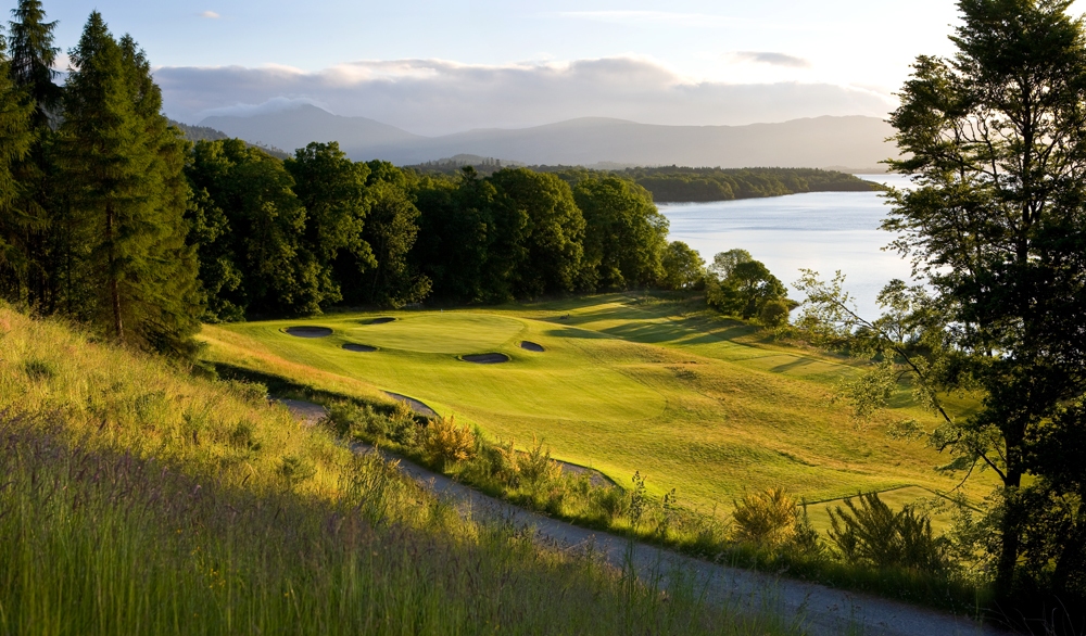 Green et lac sur le parcours The Carrick de Loch Lomond