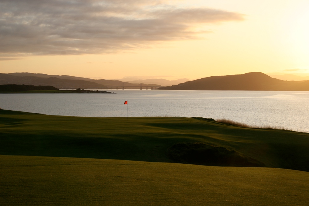 Large green et mer sur le parcours de Castle Stuart Large green et mer sur le parcours de Castle Stuart