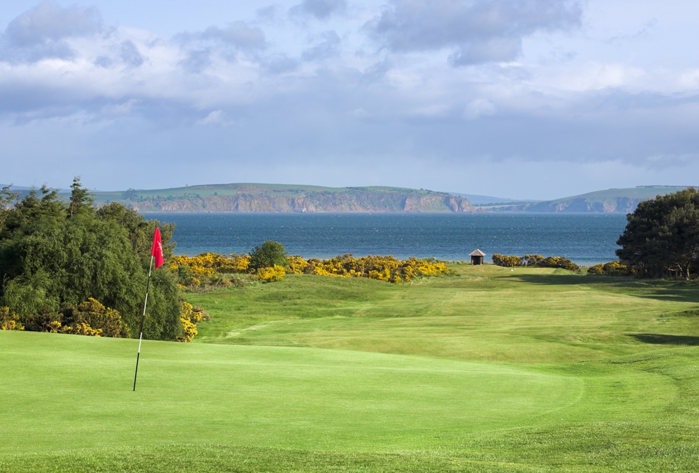 Green et mer sur le parcours de Nairn