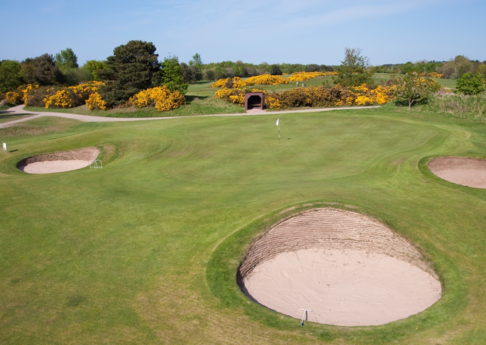 Green et bunkers sur le parcours de Nairn Dunbar