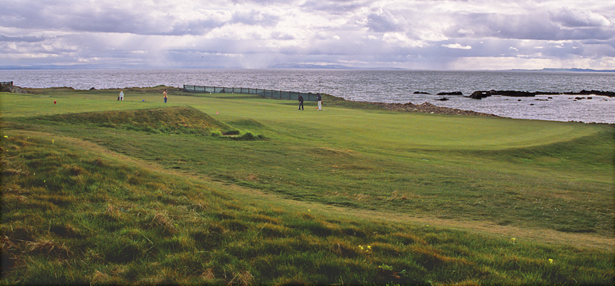 Golfeurs sur le parcours de Elie