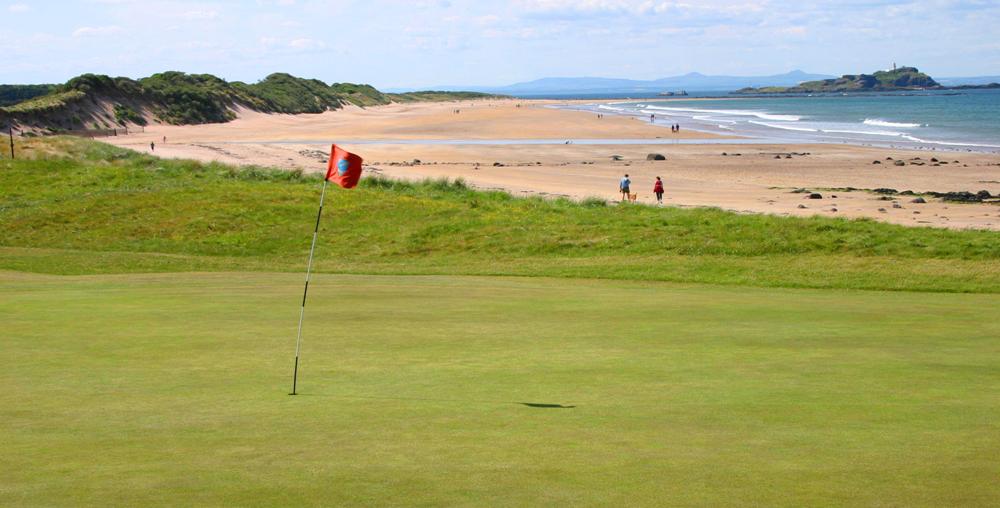 Green et plage sur le parcours de North Berwick