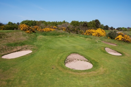 Green et bunkers sur le parcours de Nairn Dunbar
