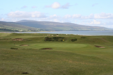 Green et montagnes sur le parcours de Brora