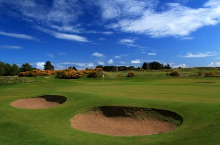 Green et bunker sur le parcours de Monifieth