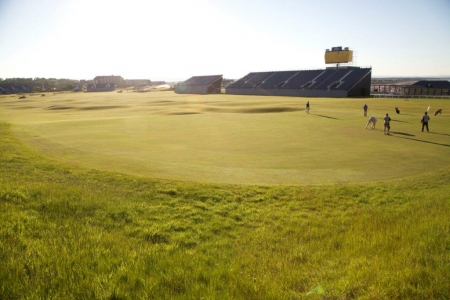 Golfeurs sur le golf Old Course à St Andrews en Ecosse