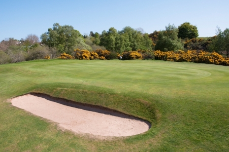 Green et bunker sur le parcours de Nairn Dunbar