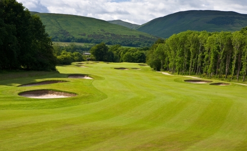 Large fairway sur le parcours The Carrick de Loch Lomond