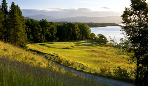 Green et lac sur le parcours The Carrick de Loch Lomond