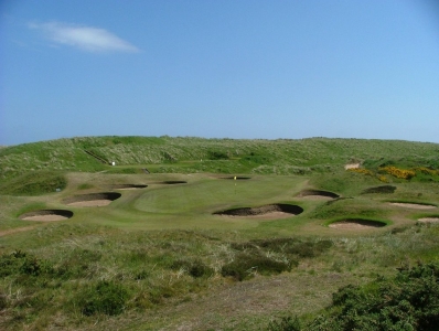 Large green et bunkers sur le parcours du Royal Aberdeen.