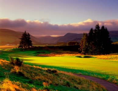 Fairway et montagne sur le parcours PGA Centenary de Gleneagles