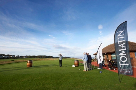 Golfeurs au départ lors du pro-am tomatin Golfeurs au départ lors du pro-am tomatin