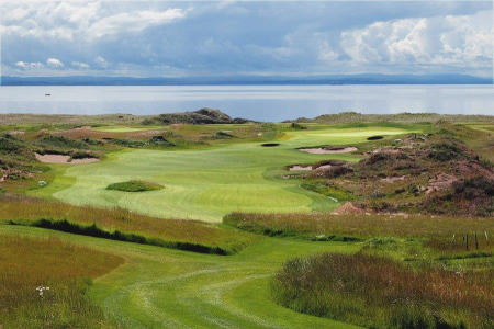 Dogleg droit sur le parcours de golf de Dumbarnie Links en Ecosse proche de St Andrews