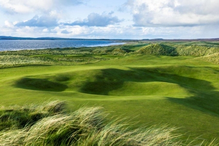 Ondulation et mer sur le parcours de Machrie