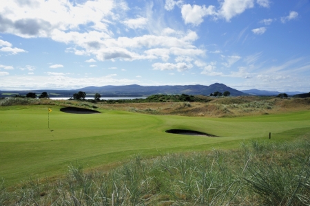 Large green et montagnes sur le parours de Skibo Castle