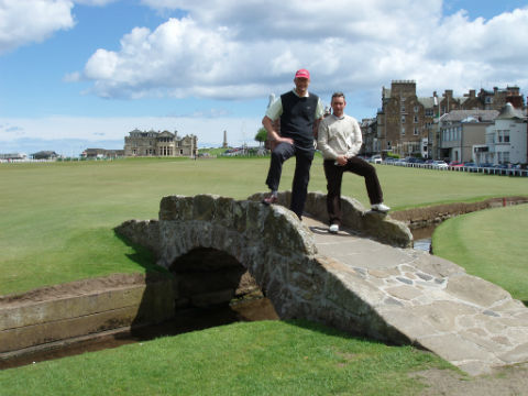 Deux golfeurs sur le parcours du Old course à St Andrews